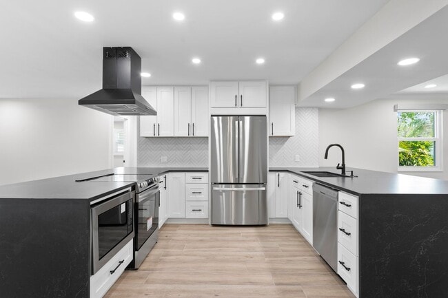 4235 Carson St NE in St. Petersburg, FL - Building Photo - Building Photo