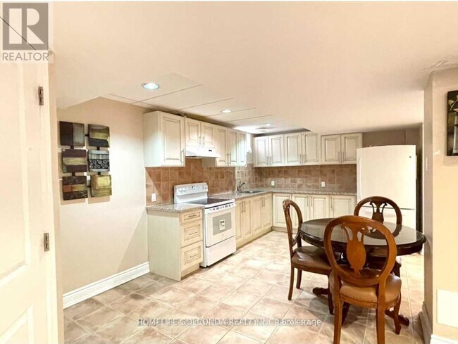 33 Hammerstone Crescent in Vaughan, ON - Building Photo - Building Photo