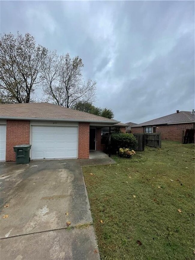 property at 672-672 W Martha Dr