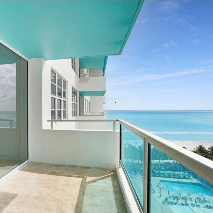 5101 Collins Ave in Miami Beach, FL - Foto de edificio