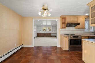 8 Stanley St in Natick, MA - Building Photo - Building Photo