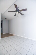 2835 N Cambridge Ave, Unit #410 in Chicago, IL - Foto de edificio - Building Photo
