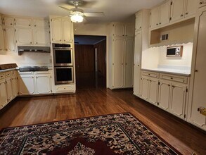 1181 Lake Shore Cir in Gainesville, GA - Building Photo - Building Photo