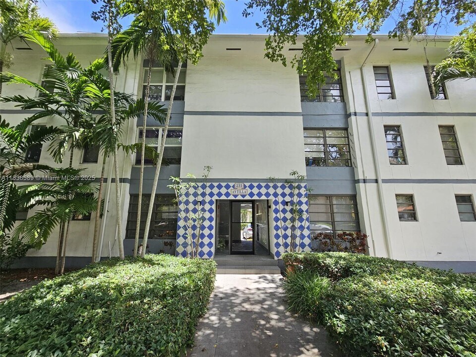 235 Antilla Ave in Coral Gables, FL - Building Photo
