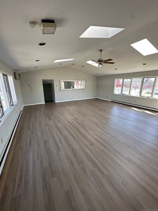 477 Sedgewick Ave in Stratford, CT - Building Photo
