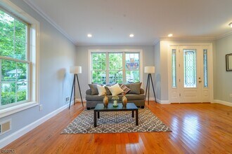 9 Spalding Dr in Livingston, NJ - Building Photo - Building Photo