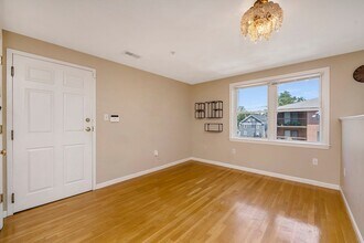 10 Middle St Ct in Waltham, MA - Building Photo - Building Photo