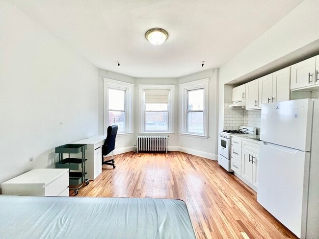 1330 Commonwealth Ave in Boston, MA - Foto de edificio - Building Photo