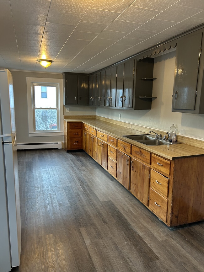 1551 Main St, Unit Apt 3