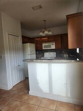 6940 NW 177th St in Hialeah, FL - Building Photo - Building Photo
