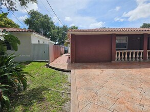 651 SW 66th Ave in Miami, FL - Building Photo - Building Photo