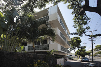 Kapiolani Breeze Apartments in Honolulu, HI - Building Photo - Building Photo