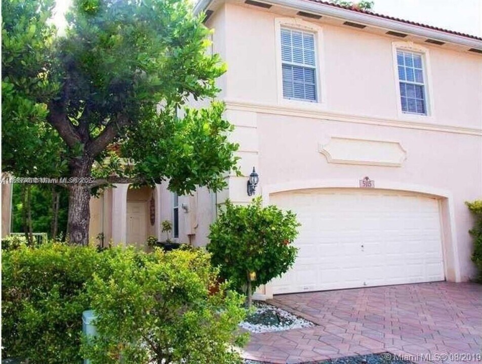 5115 Stage Coach Dr in Coconut Creek, FL - Building Photo