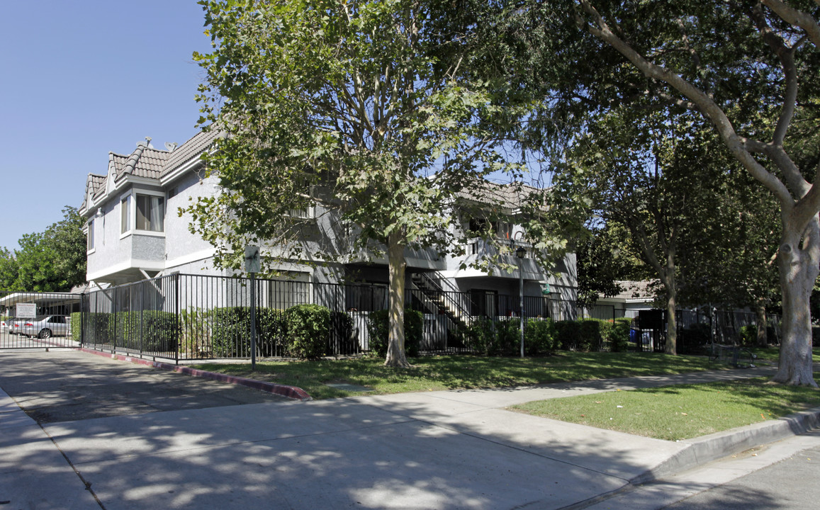 Palm Garden Apartments in Ontario, CA - Building Photo