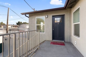 2300 E Commonwealth Ave, Unit 12 in Fullerton, CA - Foto de edificio - Building Photo