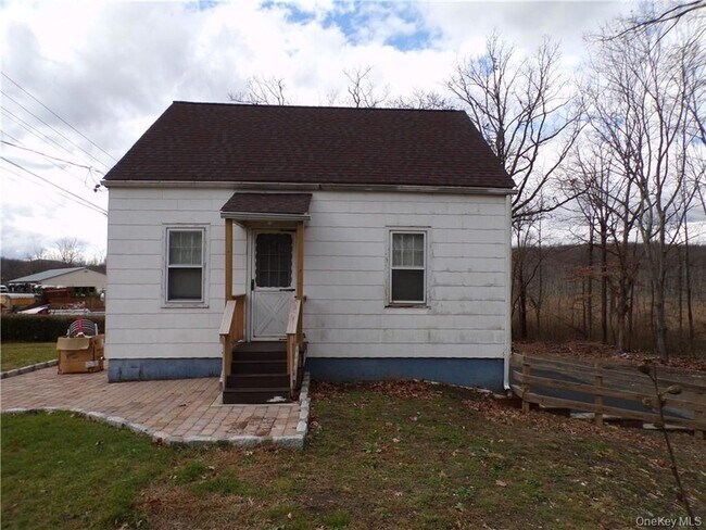 2 Mertes Ln in New Windsor, NY - Foto de edificio - Building Photo