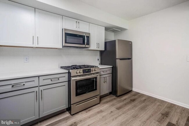 property at 1699 Yale Pl