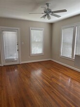 905 N Bishop Ave in Dallas, TX - Foto de edificio - Building Photo