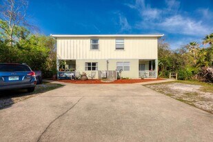 203 E St in St. Augustine, FL - Building Photo