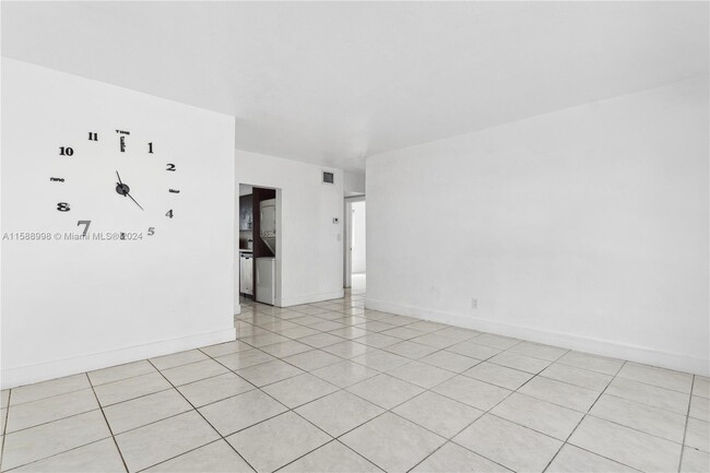 732 82nd St, Unit 2 in Miami Beach, FL - Building Photo - Building Photo