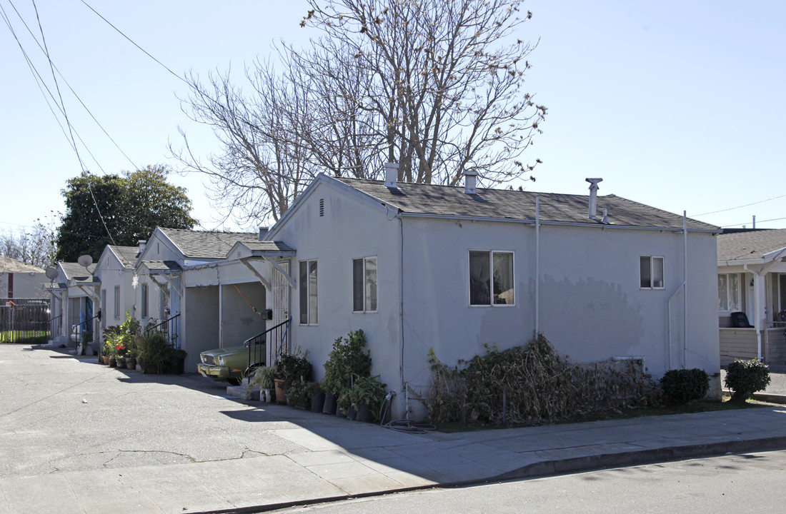 331-353 Smalley Ave in Hayward, CA - Building Photo