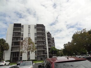 3401 N Country Club Dr in Aventura, FL - Building Photo - Building Photo