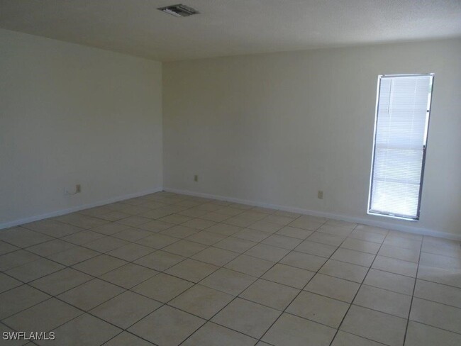 1539 Medford Pl in Lehigh Acres, FL - Building Photo - Building Photo