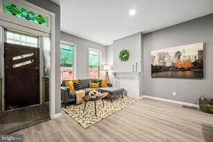 2427 N Hollywood St in Philadelphia, PA - Building Photo