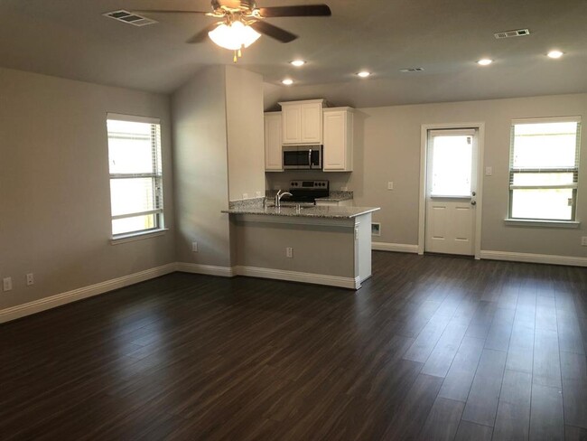 1415 Warringwood Dr in Greenville, TX - Building Photo - Building Photo