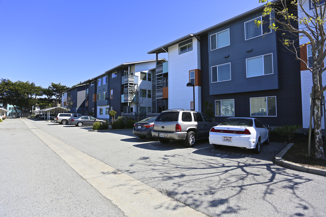 Half Moon Village in Half Moon Bay, CA - Foto de edificio