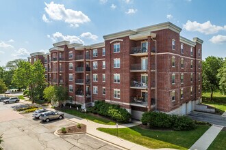 Timber Court in Arlington Heights, IL - Building Photo - Building Photo