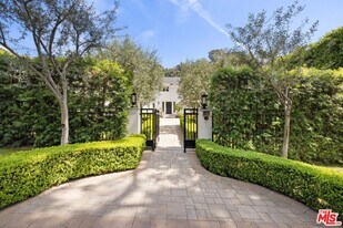 1214 Coldwater Canyon Dr in Beverly Hills, CA - Building Photo