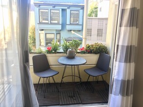 1260 Clay St, Unit 202 in San Francisco, CA - Foto de edificio - Building Photo
