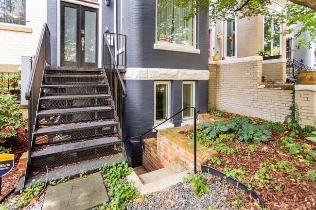 3459 Holmead Pl NW in Washington, DC - Building Photo - Building Photo