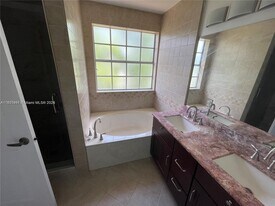 11224 SW 59th Pl in Cooper City, FL - Building Photo