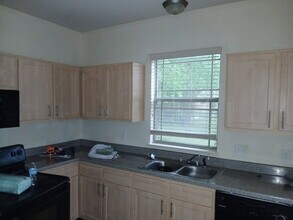 259 E 7th St in Somerville, TX - Building Photo - Building Photo