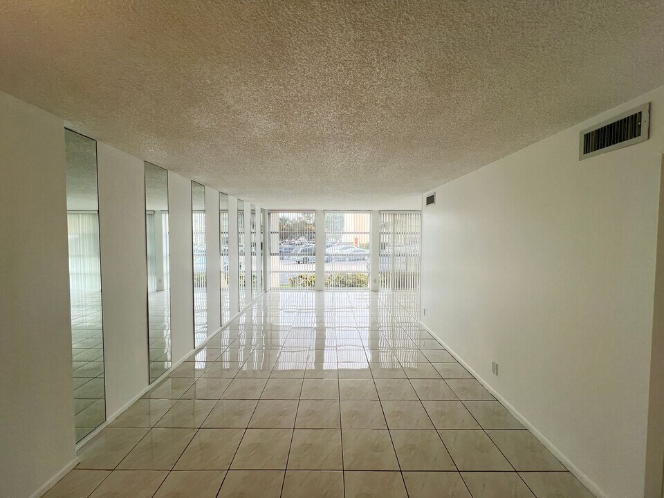 501 Three Islands Boulevard in Hallandale, FL - Building Photo