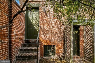 8 E Madison St in Baltimore, MD - Building Photo - Building Photo