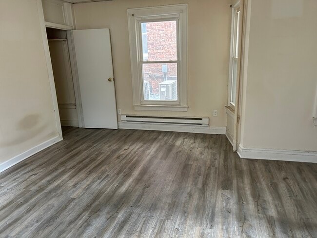 940 Broad St, Unit Studio in Newark, NJ - Foto de edificio - Building Photo