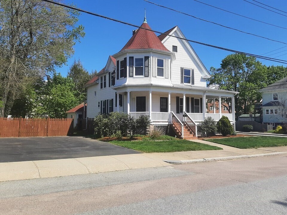 14 Tappan Ave in Attleboro, MA - Foto de edificio