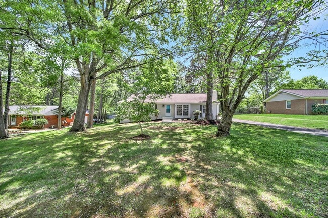 515 Wilcrest Dr in Matthews, NC - Building Photo - Building Photo