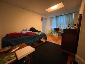49 Fells Ave, Unit #8 in Medford, MA - Foto de edificio - Building Photo