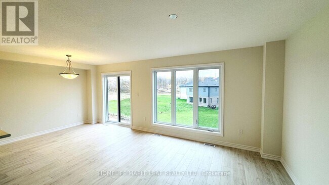 375 Benninger Dr in Kitchener, ON - Building Photo - Building Photo