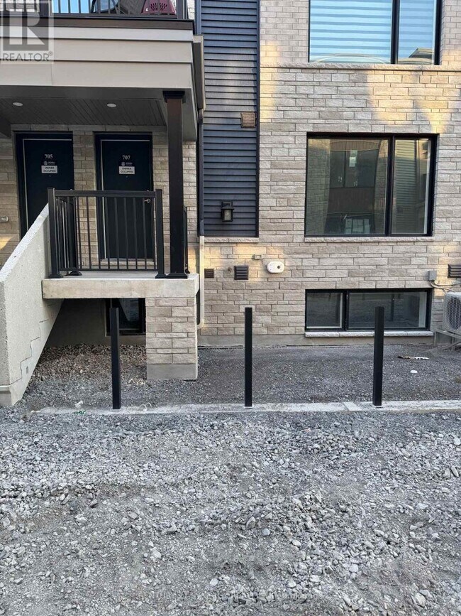707 Arcadian Private in Ottawa, ON - Building Photo - Building Photo