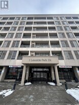 1 Leaside Park Dr in Toronto, ON - Building Photo