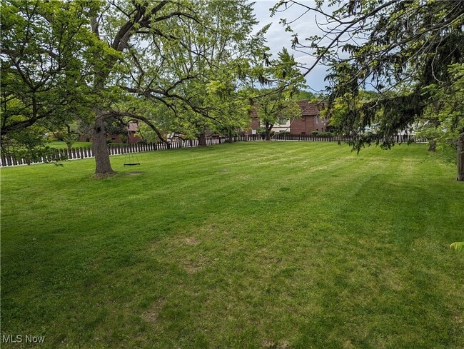 16117 E High St in Middlefield, OH - Foto de edificio - Building Photo
