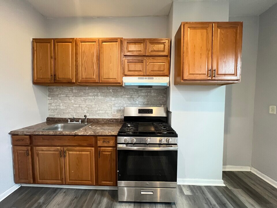 107 Grant Ave in Jersey City, NJ - Building Photo