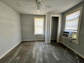 6823 Ave E in Houston, TX - Building Photo - Building Photo