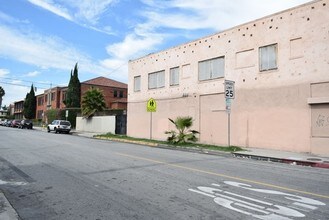 8625-8629 S Vermont Ave in Los Angeles, CA - Foto de edificio - Building Photo