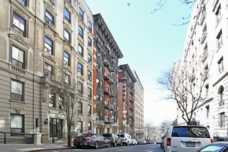 310 W 99th St in New York, NY - Foto de edificio - Building Photo